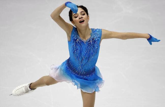 Figure skating Eiskunstlauf Medvedeva leads after SP at Skate Canada Evgenia Medvedeva of Russia performs during the women s short program at Skate Canada in Mississauga, Ontario, on Oct. 28, 2016. The 16-year-old world champion took the lead after the SP. 