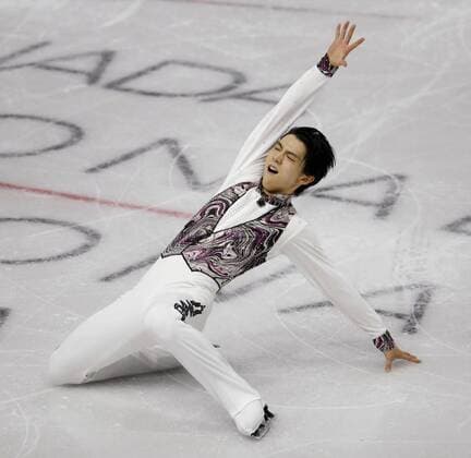 Figure skating Eiskunstlauf Hanyu struggles to 4th place in SP at Skate Canada Yuzuru Hanyu of Japan performs during the men s short program at Skate Canada in Mississauga, Ontario, on Oct. 28, 2016. The 2014 Sochi Olympic champion struggled to fourth place after the SP. 