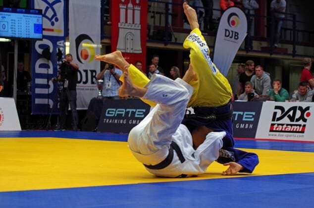 Judo, Bundesliga Finale in Hamburg Halbfinale beim Bundesliga-Finale der Männer in Hamburg zwischen dem KSV Esslingen (blau-gelb) und dem TSV Großhadern (weiß)