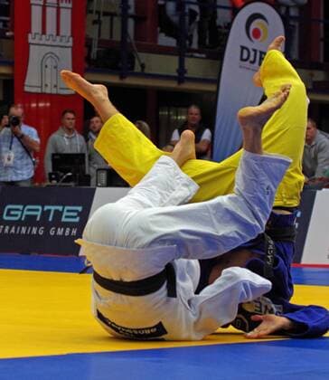 Judo, Bundesliga Finale in Hamburg Halbfinale beim Bundesliga-Finale der Männer in Hamburg zwischen dem KSV Esslingen (blau-gelb) und dem TSV Großhadern (weiß)