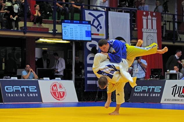 Judo, Bundesliga Finale in Hamburg Halbfinale beim Bundesliga-Finale der Männer in Hamburg: Varlam Liparteliani (KSV Esslingen), Silbermedaillengewinner bei den Olympischen Spielen von Rio de Janeiro 2016, im Duell gegen Karl-Richard Frey vom TSV Großhadern (weißer Dress) in der Klasse bis 100 Kilogramm.