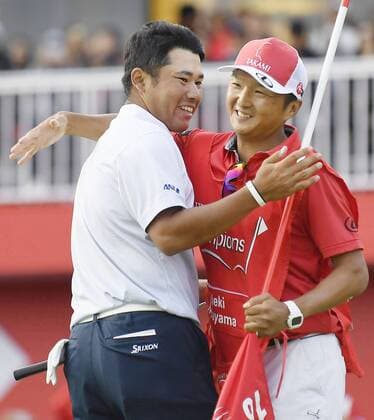 Japan s Matsuyama wins HSBC Champions for 3rd PGA Golf Herren title Hideki Matsuyama of Japan celebrates with his caddy after his victory in the HSBC Champions golf tournament at the Sheshan International Golf Club in Shanghai on Oct. 30, 2016. Kuroda became the first Japanese to win in the World Golf Championship series. 