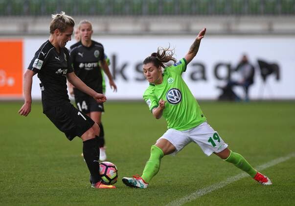 VfL vs Frankfurt, Frauen Wolfsburg, Deutschland. 30.10.2016, FUßBALL - VfL Wolfsburg vs 1. FFC Frankfurt, 1. Allianz Frauen Bundesliga, Saison 2016-17. Bild zeigt: Ramona Bachmann (VfL Wolfsburg) Wolfsburg