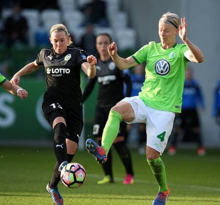 11 Alexandra Popp (VfL Wolfsburg), 13 Marith Priessen (1. FFC Frankfurt), 4 Nilla Fischer (VfL Wolfsburg)