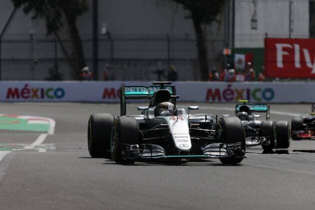 Mexican Grand Prix, Mexico City 27 - 30 October 2016 30.10.2016 - Race, Lewis Hamilton (GBR) Mercedes AMG F1 W07 Hybrid and Nico Rosberg (GER) Mercedes AMG F1 W07 Hybrid 
