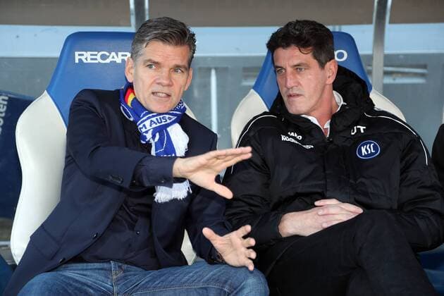 Karlsruher SC - VfB Stuttgart Deutschland, Karlsruhe, 30.10.2016, Fussball, 2. Bundesliga, Saison 2016 2017, 11. Spieltag, Karlsruher SC - VfB Stuttgart (1:3): v.l. Ingo Wellenreuther (Präsident Karlsruher SC), Jens Todt (Sportdirektor Karlsruher SC).