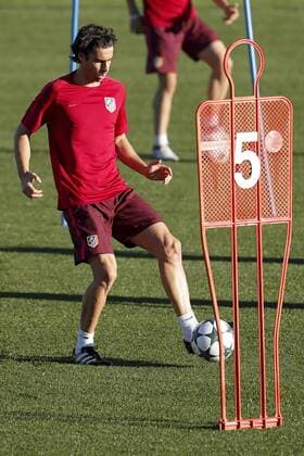 Atletico Madrid s Portuguese midfielder Tiago Cardoso during the training of the team held at Sports City Cerro del Espino in Madrid, Spain on 31 October 2016 on the eve of their Champions League match against Rostov at Vicente Calderon stadium. Atletico Madrid s training !ACHTUNG: NUR REDAKTIONELLE NUTZUNG!  20161031-636135337660620762