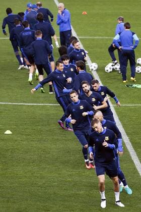 FC Rostov s players during the training held at Vicente Calderon s stadium in Madrid, Spain on 31 October 2016 on the eve of their UEFA Champions League match against Atletico Madrid. FC Rostov s training !ACHTUNG: NUR REDAKTIONELLE NUTZUNG!  20161031-636135393703093637