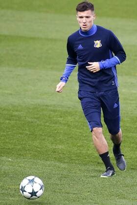 FC Rostov s striker Dmitri Poloz during the training held at Vicente Calderon s stadium in Madrid, Spain on 31 October 2016 on the eve of their UEFA Champions League match against Atletico Madrid. FC Rostov s training !ACHTUNG: NUR REDAKTIONELLE NUTZUNG!  20161031-636135393762684873