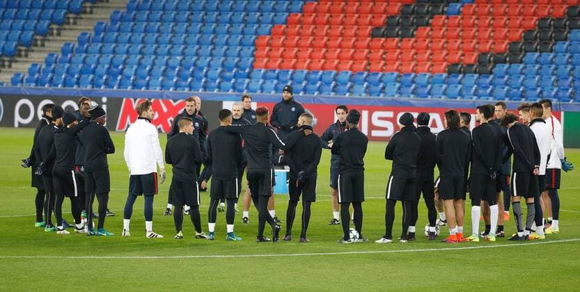 31.10.2016 St Jakob Stadion Basel , SCHWEIZ , Herren Fussball UEFA Champions League Abschlusstraining Im St Jakob Park : Im Bild : Ansprache von Trainer Unai Emery (Paris Saint Germain) 