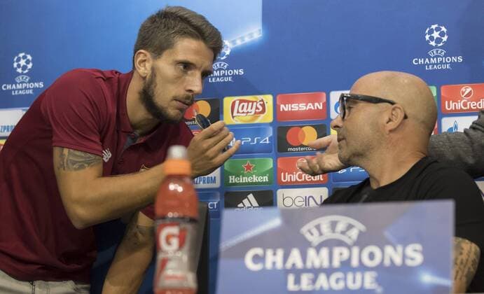 Head coach of Sevilla FC, Jorge Sampaol (R), and Portuguese player Daniel Carriço give a press conference PK Pressekonferenz following a training session in Sevilla, Spain, 01 November 2016. Sevilla FC will face GNK Dinamo Zagreb in a UEFA Champions League groups stage soccer match at the Sanchez Pizjuan stadium on 02 November. Sevilla FC press conference !ACHTUNG: NUR REDAKTIONELLE NUTZUNG!  GRA102 20161101-636136082088576573