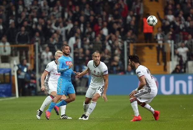 Fußball, CL, Besiktas Istanbul - SSC Neapel Napoli s Lorenzo Insigne and Besiktas Gokhan Inler vie for the ball during a Champions League, group B soccer match, between Napoli and Besiktas at Vodafone Arena in Istanbul, 1st of November, 2016. (  Copyright: TolgaxAdanalix-xDepoxPhotos 15551870