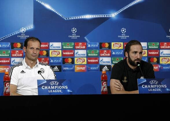 November 1, 2016 - Turin, Italy - Massimiliano Allegri and Gonzalo Higuain during the press conference PK Pressekonferenz before Champions League match between Juventus v Olympique Lyonnais, in Turin, Italy on November 2, 2016. Press Conference Juventus  - ZUMAn230 20161101_zaa_n230_043