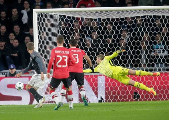 NED, UEFA CL, PSV Eindhoven (NL) vs FC Bayern München (NED) 01.11.2016, Philips-Stadion, Eindhoven, NED, UEFA CL, PSV Eindhoven (NL) vs FC Bayern München (NED) Thomas Müller (München) vergiebt Großchance nordphotoxBratic