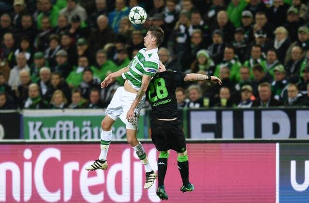 01.11.2016, xmhx, Fussball Champions League, Borussia Moenchengladbach - Celtic Glasgow, emspor, v.l. ,Mikael Lustig (Celtic Glasgow), Andre Hahn (Borussia Moenchengladbach) Moenchengladbach