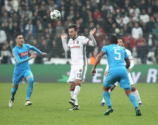 UEFA Champions League Group B match between Besiktas and Napoli at Vodafone Arena in Istanbul , Turkey ,November 01 , 2016. Final Score : Besiktas 1 - Napoli 1 Pictured : Oguzhan Ozyakup of Besiktas and Jose Callejon (L) of Napoli. 