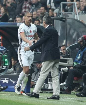 UEFA Champions League Group B match between Besiktas and Napoli at Vodafone Arena in Istanbul , Turkey ,November 01 , 2016. Final Score : Besiktas 1 - Napoli 1 Pictured : Coach Senol Gunes and Gokhan Inler of Besiktas . 