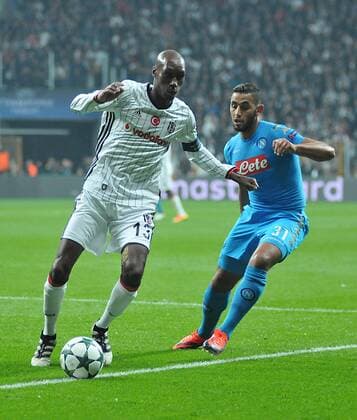 UEFA Champions League Group B match between Besiktas and Napoli at Vodafone Arena in Istanbul , Turkey ,November 01 , 2016. Final Score : Besiktas 1 - Napoli 1 Pictured : Atiba Hutchinson of Besiktas and Faouzi Ghoulam 31 of Napoli. 