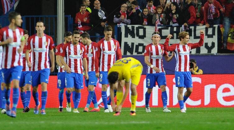 Atletico de Madrid Forward, Antonie Griezmann, number 7 celebrates after scoring a goal (1,0). Round 4 of the CHAMPIONS league, soccer match between Atletico de Madrid - FC Rostov at the Vicente Calderon estadium, Madrid - Spain by November 1, 2016. FC Sevilla vs Dynamo Kiew - Football Champions League  xGregorioxLopezx x SOCCERxSPAINx