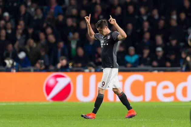 Eindhoven, Netherlands 01.11.2016, UEFA Champions League - 2016 17 Season, Group D - Matchday 4, PSV Eindhoven - FC Bayern Muenchen, Robert Lewandowski (FCB) jubelt nach seinem treffer zum 1:1 ( DeFodi001