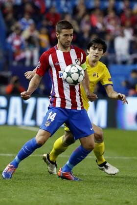 Atletico de Madrid s midfielder Gabi Fernandez (L) fights for the ball with Rostov s Iranian striker Sardar Azmoun during the UEFA Champions League 4th round groups phase match that Atletico de Madrid and Rostov played at Vicente Calderon stadium in Madrid, Spain, 01 November 2016. EFE Javier Lizon ATLETICO MADRID VS. ROSTOV !ACHTUNG: NUR REDAKTIONELLE NUTZUNG!  MAD001 20161101-636136342790363892