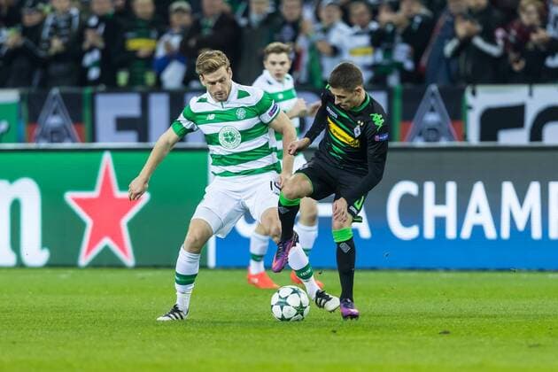 Moenchengladbach, Germany 01.11.2016, UEFA Champions League - 2016 17 Season, Group C - Matchday 4, Borussia Moenchengladbach - Celtic Glasgow, Thorgan Hazard (BMG) gegen Stuart Armstrong (CGL) ( DeFodi048