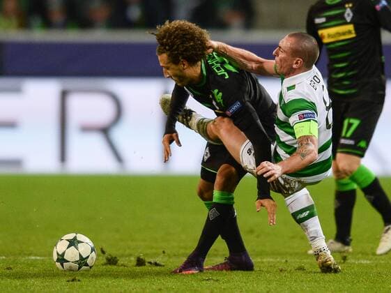 01.11.2016, xmhx, Fussball Champions League, Borussia Moenchengladbach - Celtic Glasgow, emspor, v.l. Fabian Johnson (Borussia Moenchengladbach), Scott Brown (Celtic Glasgow) Moenchengladbach