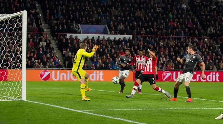 Eindhoven, Netherlands 01.11.2016, UEFA Champions League - 2016 17 Season, Group D - Matchday 4, PSV Eindhoven - FC Bayern Muenchen, TOR zum 1:2 durch Robert Lewandowski (FCB) ( DeFodi001