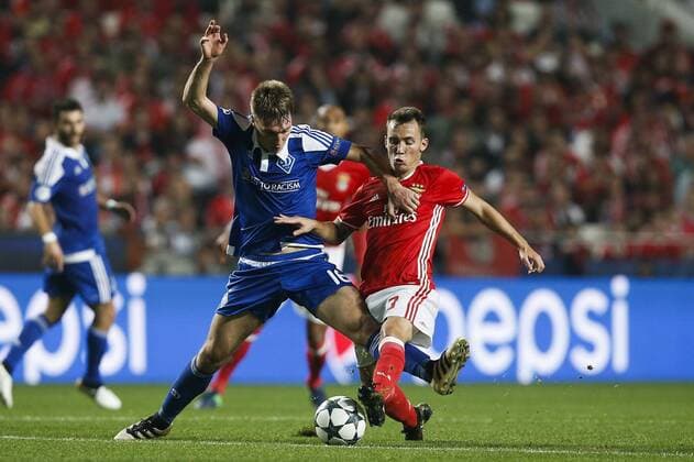 November 1, 2016 - Lisbon, Portugal - Dynamo Kyiv s midfielder Sergiy Sidorchuk (L) vies for the ball with Benfica s defender Alejandro Grimaldo (R) during Champions League 2016 17 match between SL Benfica vs Dynamo Kyiv, in Lisbon, on November 1, 2016. SL Benfica v FC Dynamo Kyiv - UEFA Champions League  - ZUMAn230 20161101_zaa_n230_169
