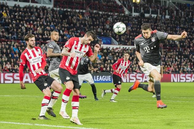 (L-R) Davy Propper of PSV, ,Arturo Vidal of Bayern Munich Gaston Pereiro of PSV, Robert Lewandowski of Bayern Munichduring the UEFA Champions League group D match between PSV Eindhoven and Bayern Munich on November 1, 2016 at the Philips stadium in Eindhoven, The Netherlands. PSV v Bayern Munich UEFA Champions League 2016 2017 xVIxGerritxvanxKeulenxIVx 6507423