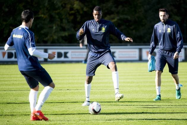 Gent s Jeremy Perbet, Gent s Kalifa Coulibaly and Jeremy Taravel pictured in action during a training session of Belgian soccer team KAA Gent, Wednesday 02 November 2016, in Gent. Tomorrow Gent is playing Ukrainian club FC Shakhtar Donetsk in the fourth match of the group stage of the Europa League competition, in Group H. JASPERxJACOBS  x04970804x