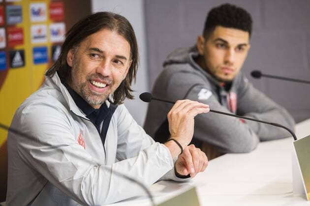 Mainz head coach Swiss Martin Schmidt and Mainz defender Leon Balogun pictured during a press conference PK Pressekonferenz of German soccer club 1. FSV Mainz 05, Wednesday 02 November 2016 in Brussels. Tomorrow Mainz is playing the fourth game of the group stage of the Europa League competition against Belgian team RSC Anderlecht, in the group C. LAURIExDIEFFEMBACQ  x04971196x