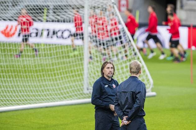 Mainz head coach Swiss Martin Schmidt pictured during a training session of German soccer club 1. FSV Mainz 05, Wednesday 02 November 2016 in Brussels. Tomorrow Mainz is playing the fourth game of the group stage of the Europa League competition against Belgian team RSC Anderlecht, in the group C. LAURIExDIEFFEMBACQ  x04971228x