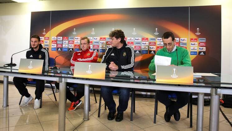SOCCER - EL, Sassuolo vs Rapid, preview REGGIO EMILIA,ITALY,02.NOV.16 - SOCCER - UEFA Europa League, group stage, US Sassuolo Calcio vs SK Rapid Wien, preview, press conference PK Pressekonferenz of Rapid. Image shows Maximilian Hofmann (Rapid), head coach Mike Bueskens (Rapid), press offcier Peter Klinglmueller (Rapid) and a translator. Keywords: Wien Energie. GEPAxpictures xPhilippxBrem