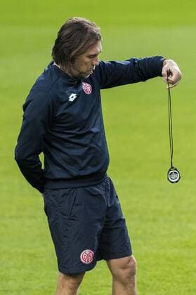Mainz head coach Swiss Martin Schmidt pictured during a training session of German soccer club 1. FSV Mainz 05, Wednesday 02 November 2016 in Brussels. Tomorrow Mainz is playing the fourth game of the group stage of the Europa League competition against Belgian team RSC Anderlecht, in the group C. LAURIExDIEFFEMBACQ  x04971202x