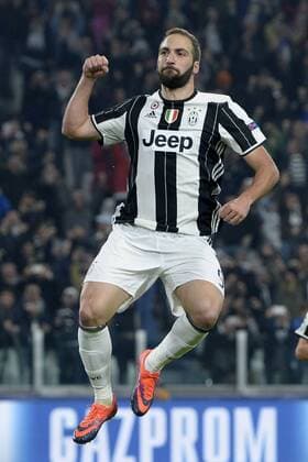 Bilder des Tages - SPORT Fußball, CL, Juventus Turin - Olympique Lyon Champions League 2016 2017 Juventus Turin - Olympique Lyon Torjubel Gonzalo Higuain 
