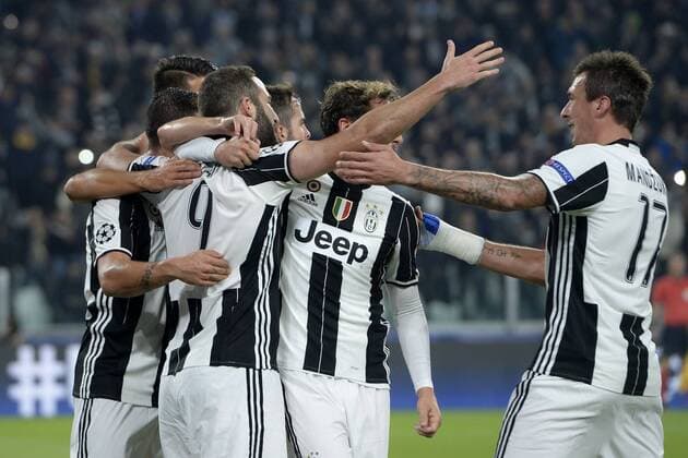 Fußball, CL, Juventus Turin - Olympique Lyon Champions League 2016 2017 Juventus Turin - Olympique Lyon Torjubel Gonzalo Higuain 