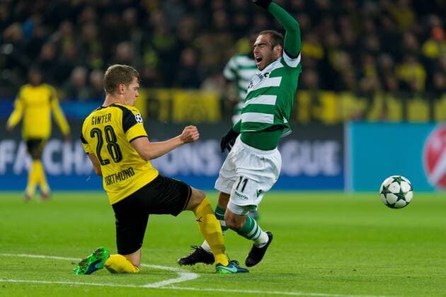 Dortmund, Germany 02.11.2016, UEFA Champions League - 2016 17 Season, Group F - Matchday 4, BV Borussia Dortmund - Sporting Lissabon, Matthias Ginter (BVB) gegen Bruno Cesar (SCP) ( DeFodi001