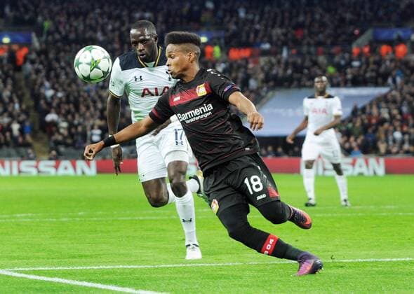 Football - 2016 2017 UEFA Champions League - Group E: Tottenham Hotspur vs. Bayer Leverkusen Wendell of Bayer 04 Leverkusen and Moussa Sissoko of Tottenham at Wembley. COLORSPORT ANDREW COWIE 