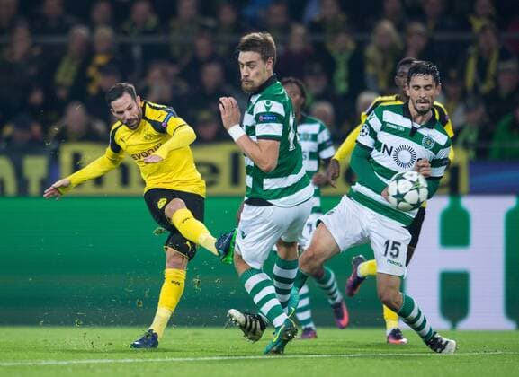 vl: Gonzalo Castro (DOR), Sebastian Coates (LIS) und Paulo Oliveira (LIS) Fussball international: UEFA Championsleague Saison 2016 2017, Gruppenspiel: Borussia Dortmund - Sporting Lissabon in Dortmund, Deutschland am 02.11.2016,