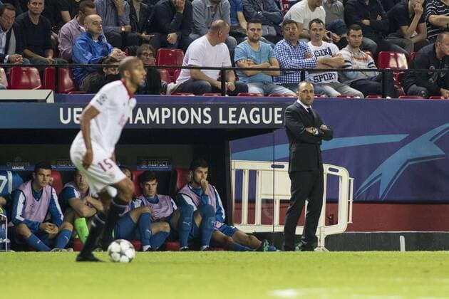 Fußball, CL, FC Sevilla - Dinamo Zagreb November 2, 2016 - Seville, Spain - Ivaylo Petev, head coach of Dinamo Zagreb (R ) during the UEFA Champions League Group H soccer match between Sevilla FC and GNK Dinamo Zagreb at Estadio Ramon Sanchez Pizjuan Soccer 2016 - Sevilla FC vs GNK Dinamo Zagreb - ZUMAa142 20161102_zap_a142_008