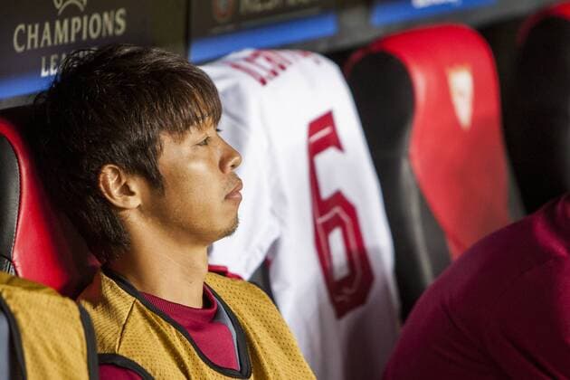 Fußball, CL, FC Sevilla - Dinamo Zagreb November 2, 2016 - Seville, Spain - Hiroshi Kiyotake of Sevilla in the bench before the UEFA Champions League Group H soccer match between Sevilla FC and GNK Dinamo Zagreb at Estadio Ramon Sanchez Pizjuan Soccer 2016 - Sevilla FC vs GNK Dinamo Zagreb - ZUMAa142 20161102_zap_a142_016