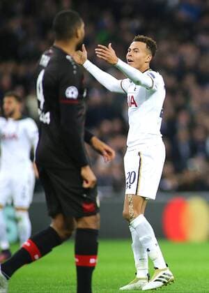 02.11.2016. Wembley, London, England. UEFA Champions League Football. Tottenham Hotspur versus Bayer Leverkusen. Tottenham Hotspur Midfielder Dele Alli s appeal for a penalty is turned down by Referee Jonas Eriksson xMarkxKertonx  ActionPlus11806956