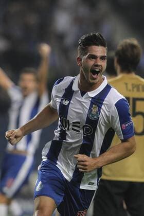 Bilder des Tages - SPORT November 2, 2016 - Porto, Porto, Portugal - Porto s Portuguese forward Andre Silva celebrates after scoring open goal during UEFA Champions League Group G, match between FC Porto and Club Brugge, at Dragao Stadium in Porto on November 2, 2016. FC Porto v Club Brugge KV - UEFA Champions League  - ZUMAn230 20161102_zaa_n230_347