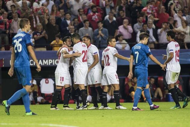 Fußball, CL, FC Sevilla - Dinamo Zagreb November 2, 2016 - Seville, Spain - Players of Sevilla celebrate after scoring 2-0 during the UEFA Champions League Group H soccer match between Sevilla FC and GNK Dinamo Zagreb at Estadio Ramon Sanchez Pizjuan Soccer 2016 - Sevilla FC vs GNK Dinamo Zagreb - ZUMAa142 20161102_zap_a142_029