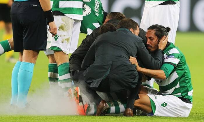 v.li.: Verletzung Ezequiel Schelotto (Sporting Lissabon) , Fussball, UEFA Champions League, Borussia Dortmund - Sporting Lissabon, xtvx