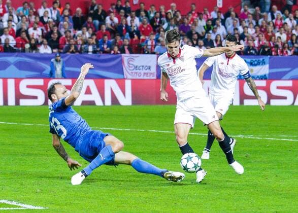 GORDON SCHILDENFELD, VITTOLO, FC Sevilla vs Dynamo Kiew - Football Champions League  xALFONSOxGAMAZAx xSEVILLAxFCx-xDINAMOx
