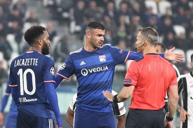 November 2, 2016 - Turin, Italy - Olympique Lyonnais midfielder Rachid Ghezzal (11) talks with referee Bjorn Kuipers during the Uefa Champions League group stage football match n.4 JUVENTUS - LYON on 02 11 2016 at the Juventus Stadium in Turin, Italy. Juventus v Olympique Lyonnais - UEFA Champions League  - ZUMAn230 20161102_zaa_n230_402