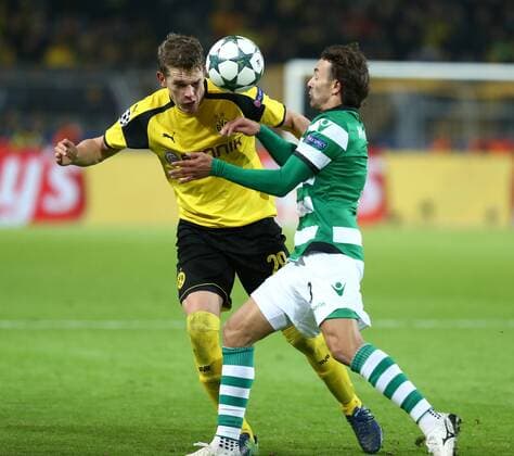 Mittwoch 02.11.2016, Saison 2016 2017, UEFA Champions League, Vorrunde Gruppenphase, 4. Spieltag im Dortmunder Signal Iduna Park, BVB 09 Borussia Dortmund - Sporting CP Lissabon, Matthias Ginter (BVB) gegen Lazar Markovic (SCP), v.l.