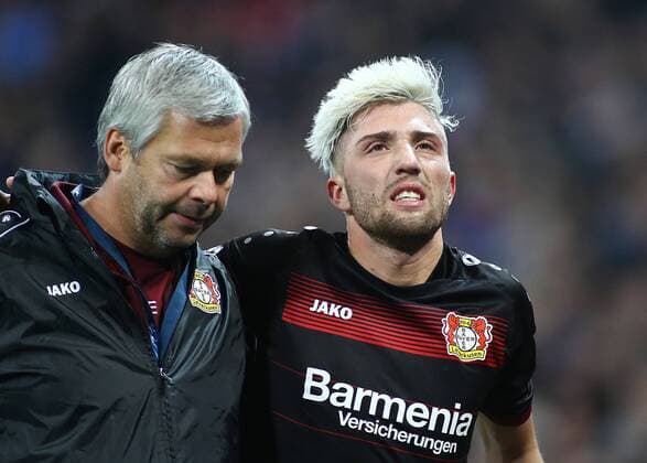 02.11.2016. Wembley, London, England. UEFA Champions League Football. Tottenham Hotspur versus Bayer Leverkusen. Bayer Leverkusen Midfielder Kevin Kampl is helped off the field after getting injured xMarkxKertonx  ActionPlus11807002